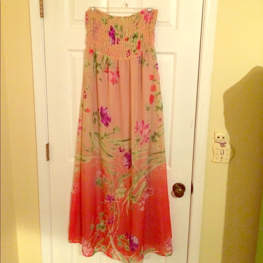 Beautiful Strapless Summer Dress 👗